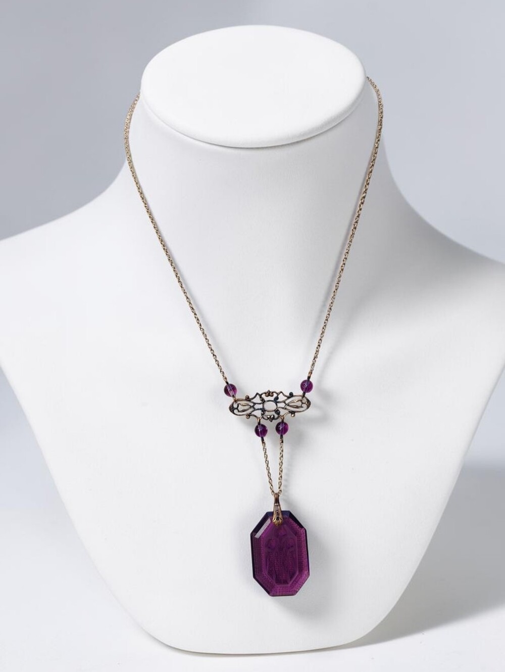 Antique 1920s Purple Etched Intaglio Glass Floral Pendant Necklace - Picture 2 of 8